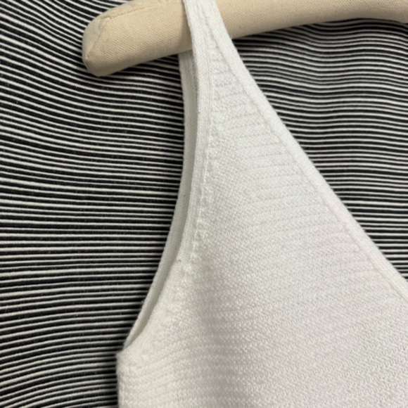 Express White Cotton V-Neck Cropped Tank Sweater Size XS - Picture 4 of 7
